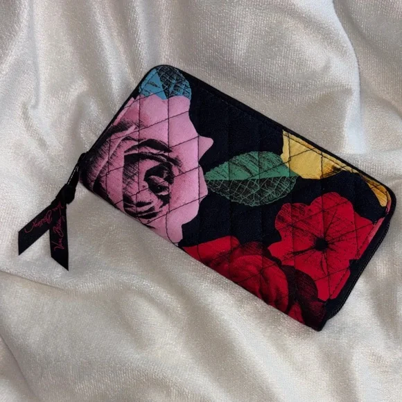 🌸Vera Bradley Havana Rose Black Floral Quilted Colorful Zip Wallet Like New - Picture 8 of 9